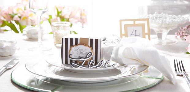 Table Settings to Favors for a DIY Wedding