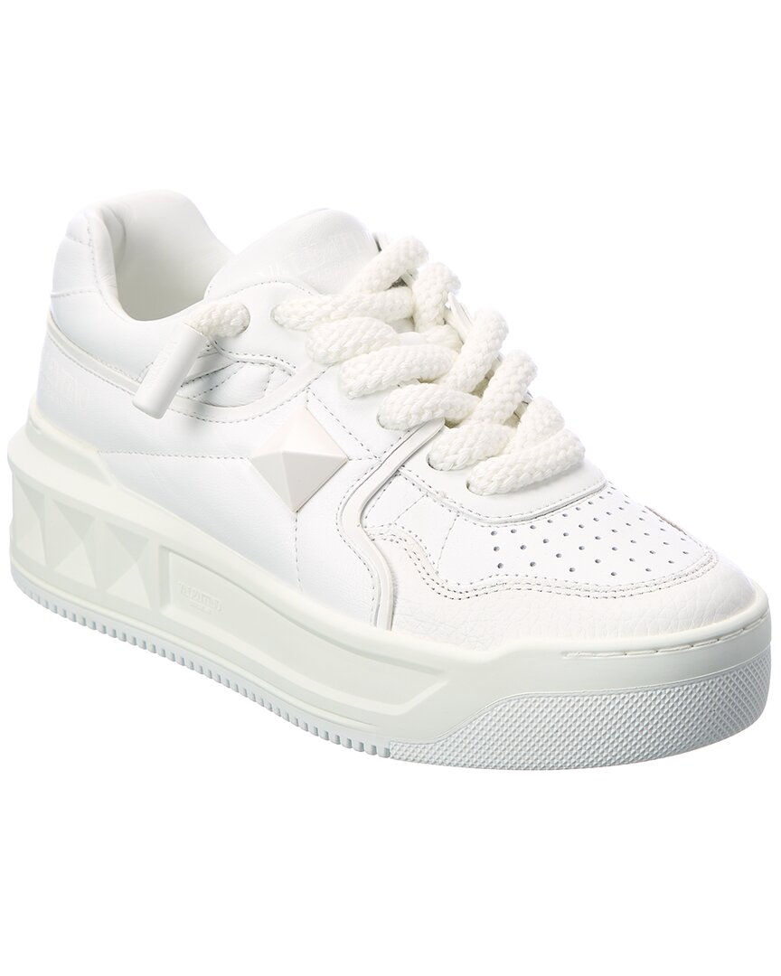 VALENTINO GARAVANI VALENTINO ROMAN STUD LEATHER SNEAKER