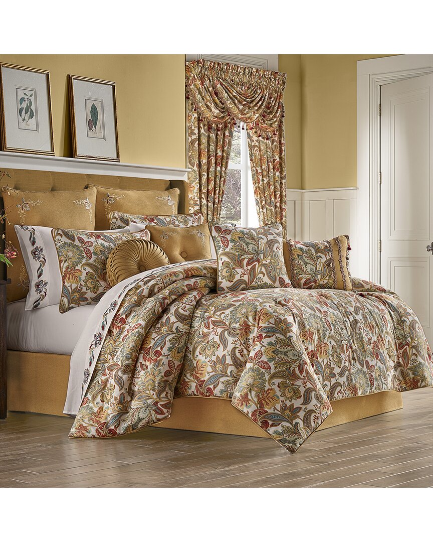 FIVE QUEENS COURT FIVE QUEENS COURT AUGUST COMFORTER SET