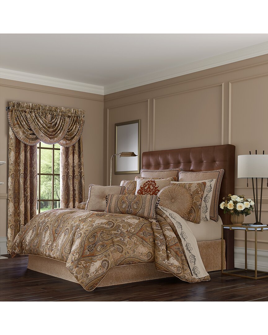 J Queen New York J. Queen New York Luciana Comforter Set