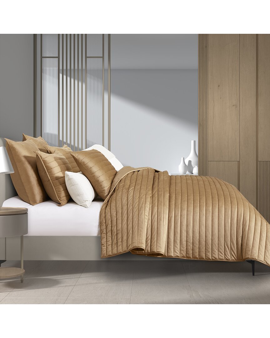 J. Queen Modern Valencia Quilt Set