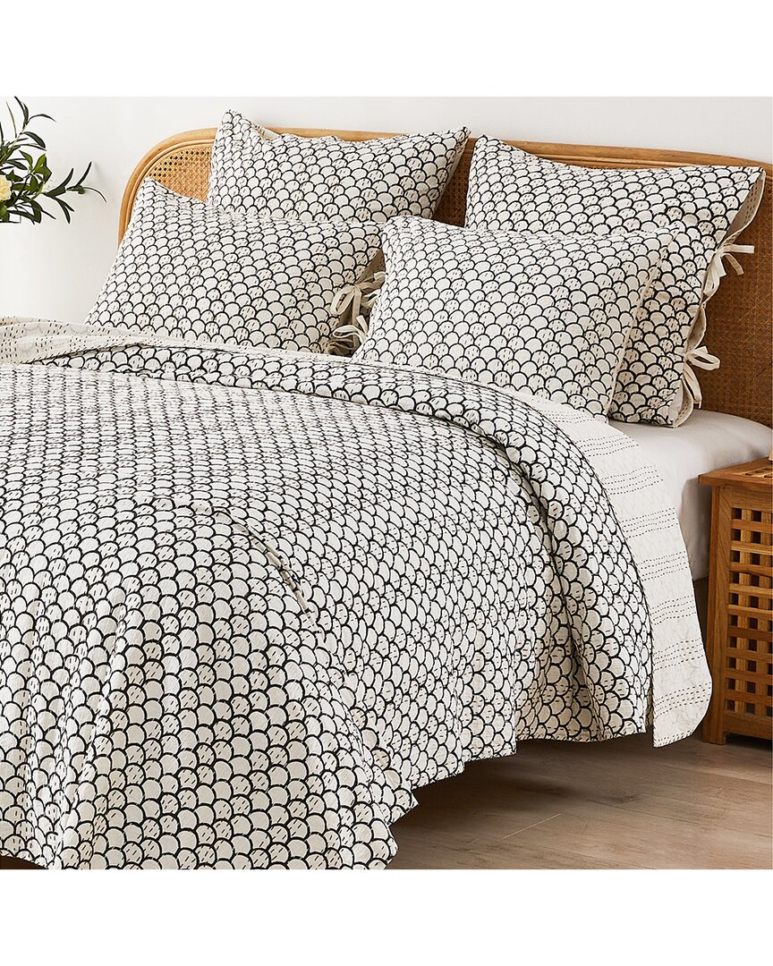 Melange Mélange Home Hand-stitched Scallop Kantha Coverlet