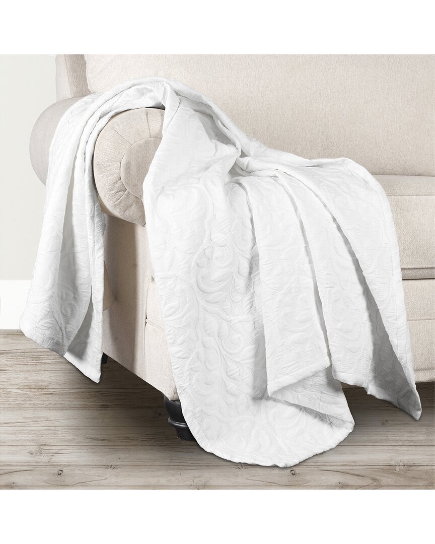 Superior Vineyard Blend Matelasse Woven Throw In White