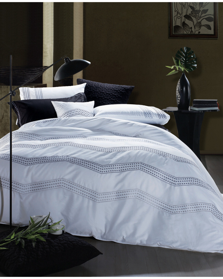 Melange Home Vail Embrodiery Duvet Set In White