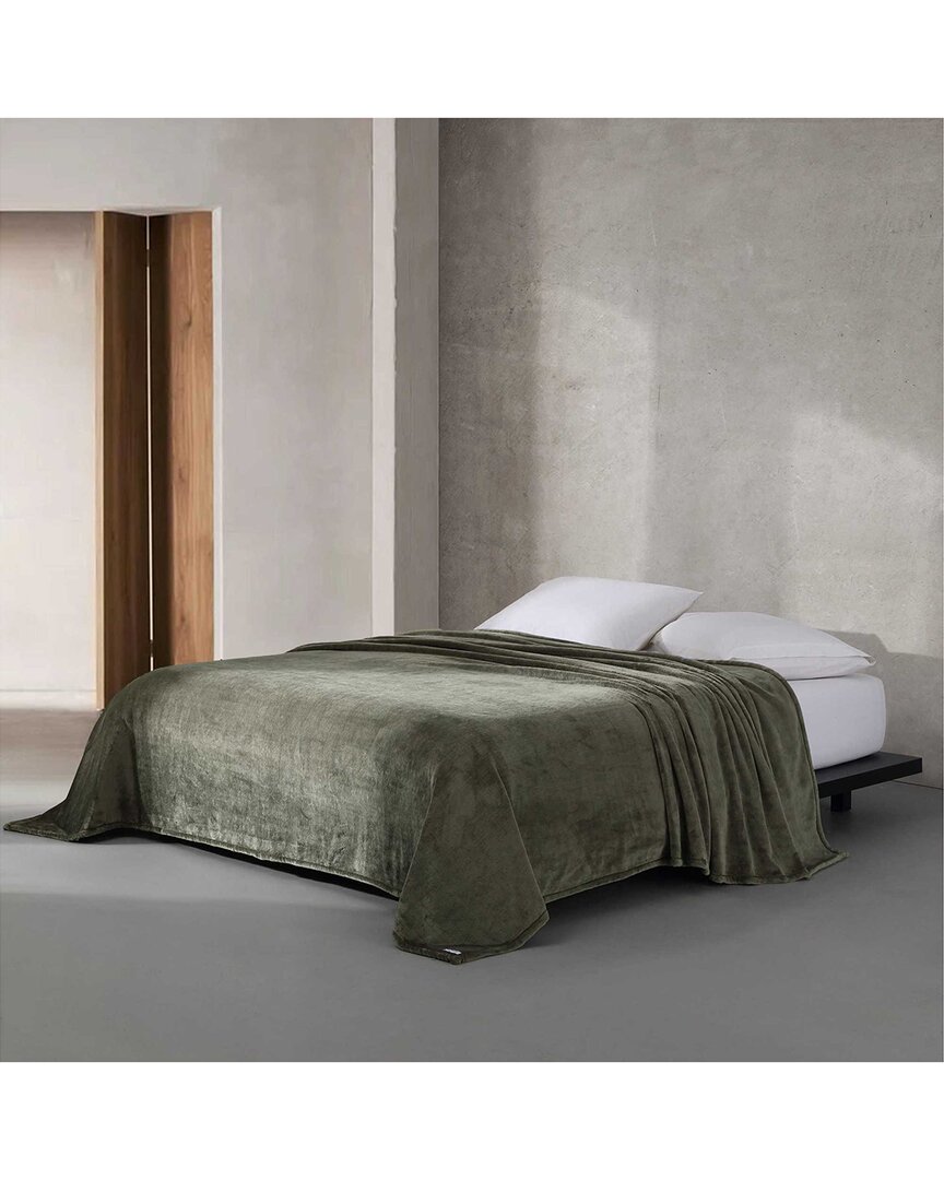 Calvin Klein Core Plush Solid Plush Blanket