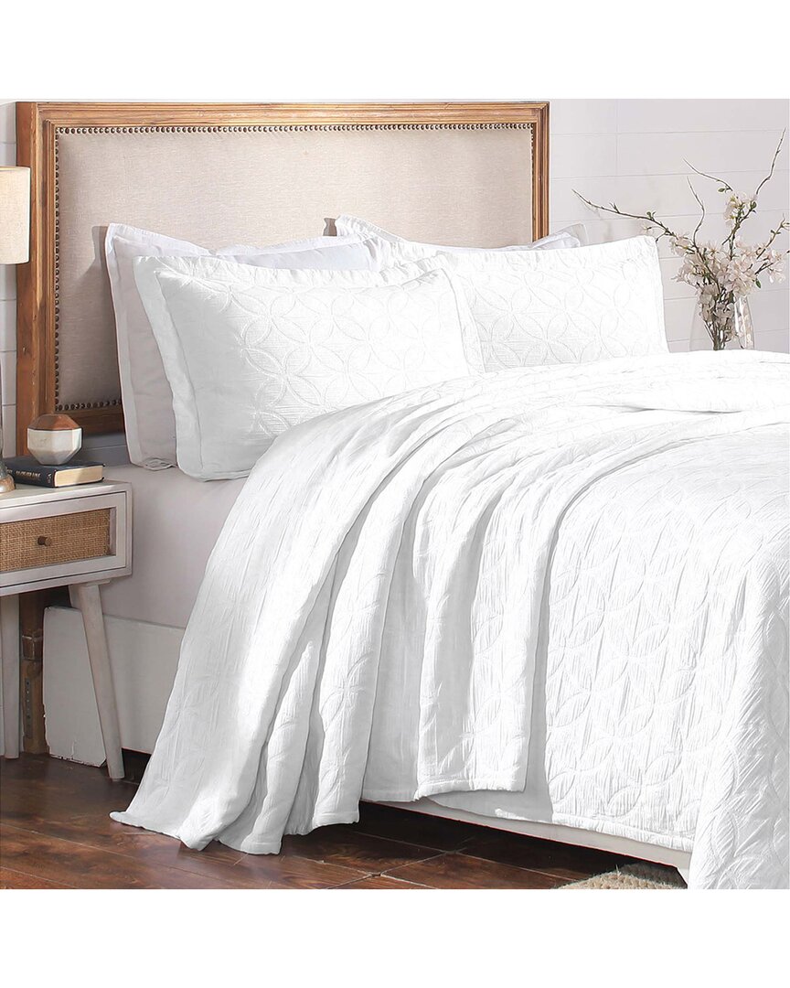Superior Victory Matelasse Jacquard Scrolling Medallion Bedspread Set