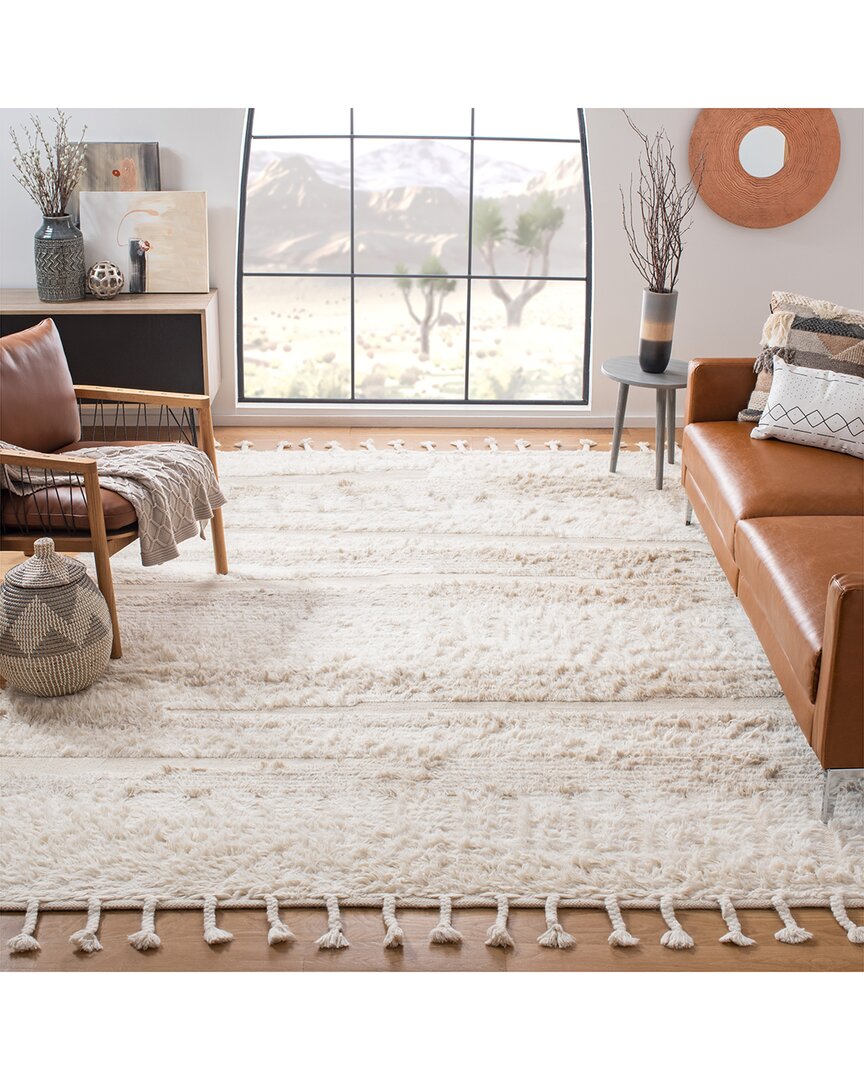 Safavieh Kenya Hand Woven Wool Rug In Ivory